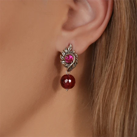 {{productViewItem.photos[photoViewList.activeNavIndex].Alt || productViewItem.photos[photoViewList.activeNavIndex].Description || 'Серьги из серебра с корундом'}}