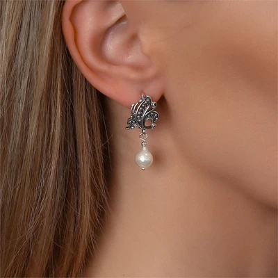 {{productViewItem.photos[photoViewList.activeNavIndex].Alt || productViewItem.photos[photoViewList.activeNavIndex].Description || 'Серьги из серебра с барочным жемчугом'}}