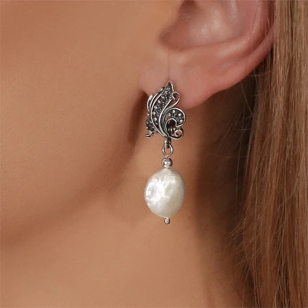 {{productViewItem.photos[photoViewList.activeNavIndex].Alt || productViewItem.photos[photoViewList.activeNavIndex].Description || 'Серьги из серебра с барочным жемчугом'}}