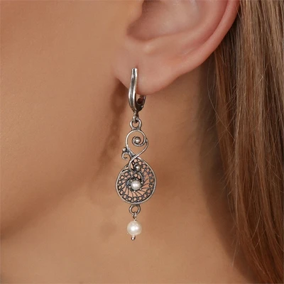 {{productViewItem.photos[photoViewList.activeNavIndex].Alt || productViewItem.photos[photoViewList.activeNavIndex].Description || 'Серьги из серебра с жемчугом'}}