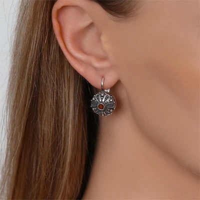 {{productViewItem.photos[photoViewList.activeNavIndex].Alt || productViewItem.photos[photoViewList.activeNavIndex].Description || 'Серьги из серебра с сердоликом'}}