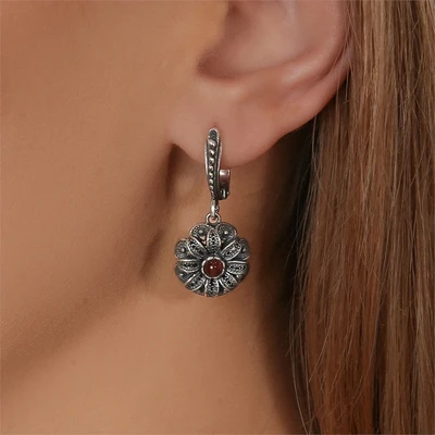{{productViewItem.photos[photoViewList.activeNavIndex].Alt || productViewItem.photos[photoViewList.activeNavIndex].Description || 'Серьги из серебра с сердоликом'}}