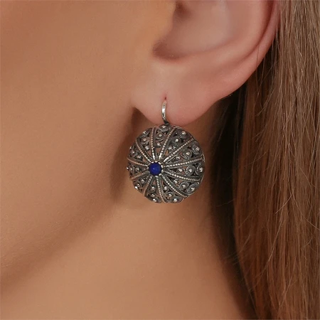 {{productViewItem.photos[photoViewList.activeNavIndex].Alt || productViewItem.photos[photoViewList.activeNavIndex].Description || 'Серьги из серебра с лазуритом'}}