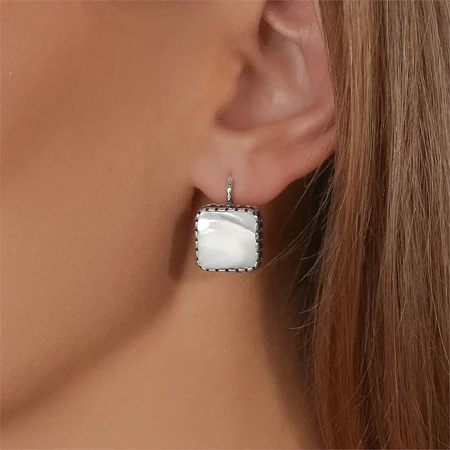 {{productViewItem.photos[photoViewList.activeNavIndex].Alt || productViewItem.photos[photoViewList.activeNavIndex].Description || 'Серьги из серебра с перламутром'}}