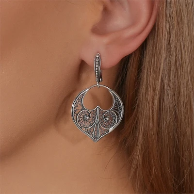 {{productViewItem.photos[photoViewList.activeNavIndex].Alt || productViewItem.photos[photoViewList.activeNavIndex].Description || 'Серьги из серебра'}}