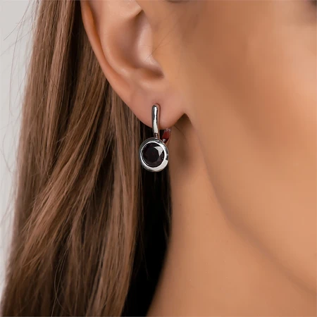 {{productViewItem.photos[photoViewList.activeNavIndex].Alt || productViewItem.photos[photoViewList.activeNavIndex].Description || 'Серьги из серебра с гранатом'}}