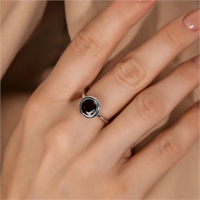 Кольцо из серебра с гранатом 2700