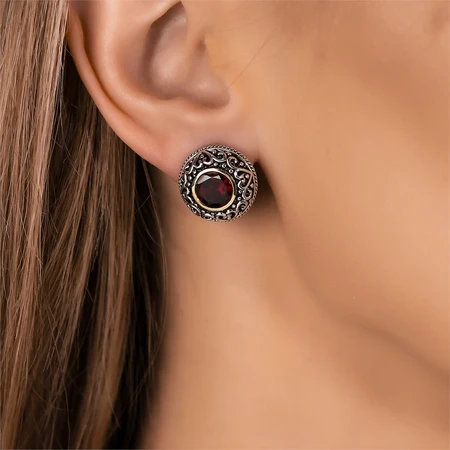 {{productViewItem.photos[photoViewList.activeNavIndex].Alt || productViewItem.photos[photoViewList.activeNavIndex].Description || 'Серьги из серебра с гранатом'}}