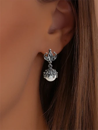 {{productViewItem.photos[photoViewList.activeNavIndex].Alt || productViewItem.photos[photoViewList.activeNavIndex].Description || 'Серьги из серебра с жемчугом'}}