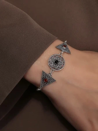 {{productViewItem.photos[photoViewList.activeNavIndex].Alt || productViewItem.photos[photoViewList.activeNavIndex].Description || 'Браслет из серебра с сердоликом и агатом'}}