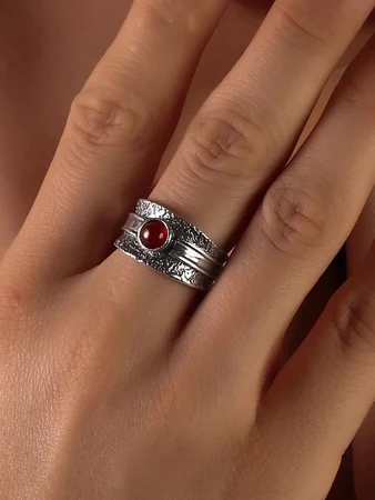 {{productViewItem.photos[photoViewList.activeNavIndex].Alt || productViewItem.photos[photoViewList.activeNavIndex].Description || 'Кольцо из серебра с сердоликом в этно стиле'}}