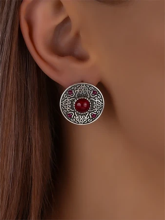 {{productViewItem.photos[photoViewList.activeNavIndex].Alt || productViewItem.photos[photoViewList.activeNavIndex].Description || 'Серьги из серебра с корундом'}}