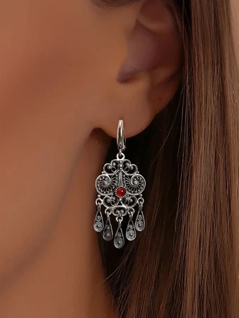 {{productViewItem.photos[photoViewList.activeNavIndex].Alt || productViewItem.photos[photoViewList.activeNavIndex].Description || 'Серьги из серебра  с сердоликом'}}