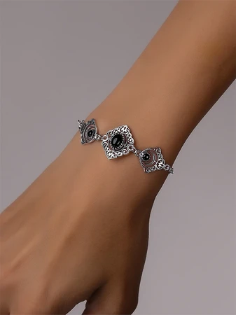 {{productViewItem.photos[photoViewList.activeNavIndex].Alt || productViewItem.photos[photoViewList.activeNavIndex].Description || 'Браслет из серебра с агатом'}}