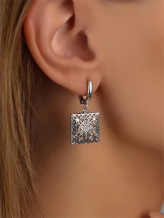 {{productViewItem.photos[photoViewList.activeNavIndex].Alt || productViewItem.photos[photoViewList.activeNavIndex].Description || 'Серьги из серебра'}}