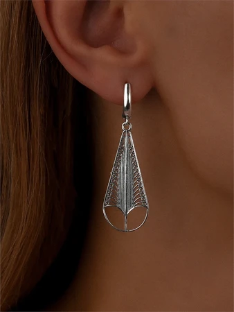 {{productViewItem.photos[photoViewList.activeNavIndex].Alt || productViewItem.photos[photoViewList.activeNavIndex].Description || 'Серьги из серебра в "Этно"  стиле'}}