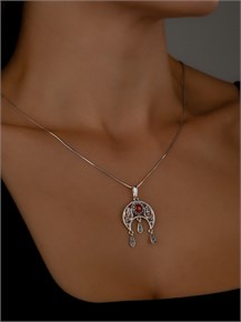 {{photo.Alt || photo.Description || 'Кулон из серебра с сердоликом'}}