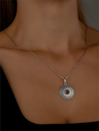 {{productViewItem.photos[photoViewList.activeNavIndex].Alt || productViewItem.photos[photoViewList.activeNavIndex].Description || 'Подвеска из серебра с сердоликом'}}