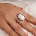 Кольцо из серебра с перламутром 2485